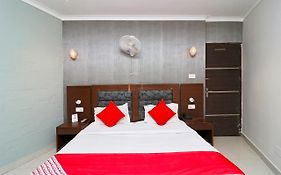 Oyo Hotel Metro Tower Near Ambience Mall